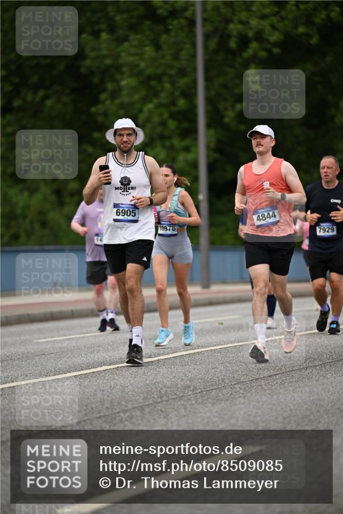 29.06.2025 - hella hamburg halbmarathon Dr. Thomas Lammeyer http://msf.ph/oto/8509085 29.06.2025 10:31:00 Kennedybrücke 1300, 2306, 2775, 3617, 4267, 4268, 4315, 4358, 4844, 5494, 6159, 6625, 6637, 6905, 7929, 8281, 8306, 8674, 8942, 9811, 10077, 10104, 11110, 11256 meine-sportfotos.de