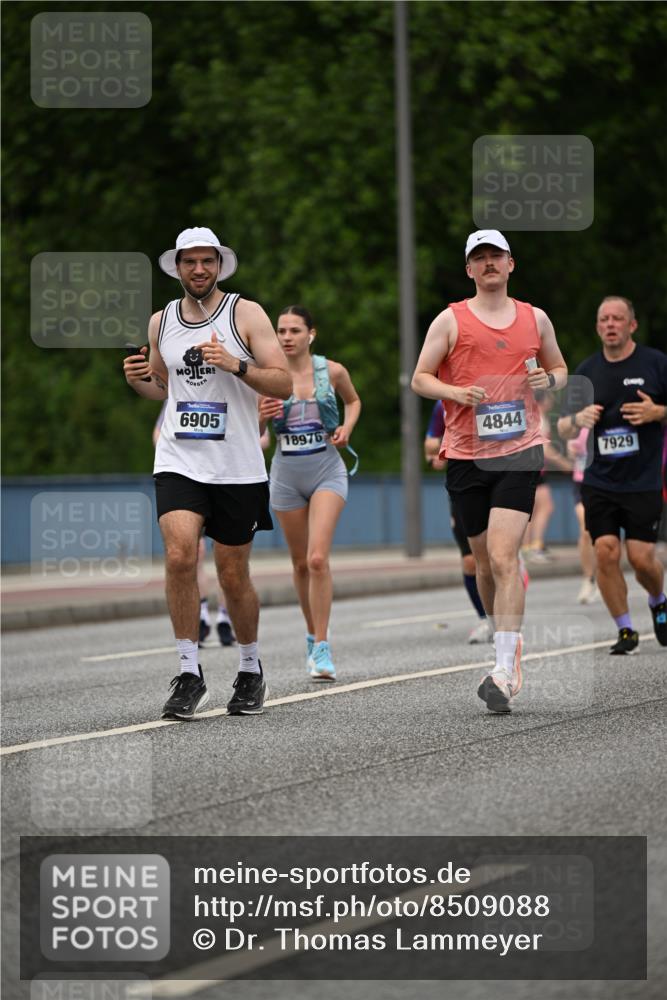 29.06.2025 - hella hamburg halbmarathon Dr. Thomas Lammeyer http://msf.ph/oto/8509088 29.06.2025 10:31:01 Kennedybrücke 1300, 1481, 2306, 2775, 3617, 4267, 4268, 4315, 4358, 4844, 5494, 6159, 6625, 6905, 7929, 8281, 8306, 8674, 8942, 9811, 10077, 10104, 11110, 11256 meine-sportfotos.de