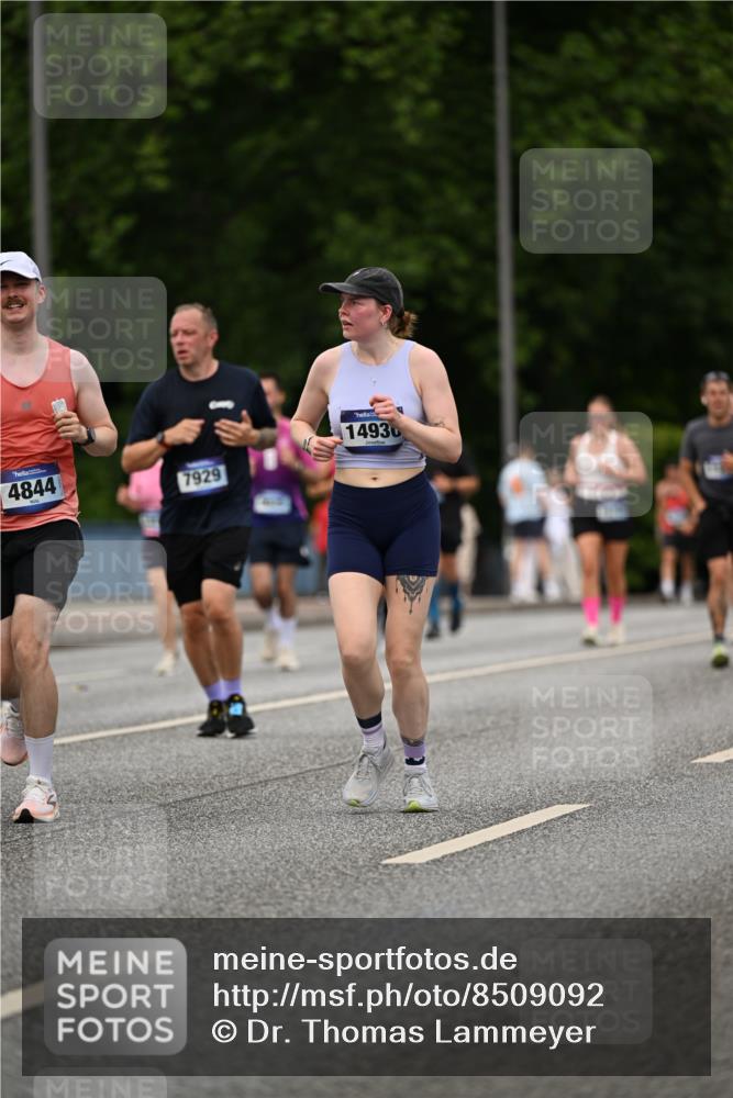 29.06.2025 - hella hamburg halbmarathon Dr. Thomas Lammeyer http://msf.ph/oto/8509092 29.06.2025 10:31:02 Kennedybrücke 1300, 1481, 2306, 2775, 3617, 4267, 4268, 4315, 4358, 4844, 5494, 6159, 6625, 6905, 7929, 8281, 8306, 8674, 8942, 9811, 10077, 10104, 11110, 11256 meine-sportfotos.de