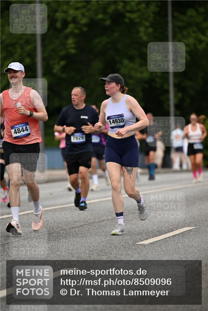 29.06.2025 - hella hamburg halbmarathon Dr. Thomas Lammeyer http://msf.ph/oto/8509096 29.06.2025 10:31:02 Kennedybrücke 1300, 1481, 2306, 2775, 3617, 4267, 4268, 4315, 4358, 4844, 5494, 6159, 6625, 6905, 7929, 8281, 8306, 8674, 8942, 9811, 10077, 10104, 11110, 11256 meine-sportfotos.de