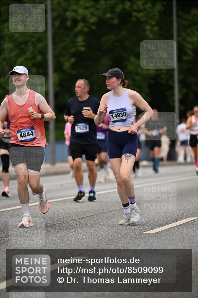 29.06.2025 - hella hamburg halbmarathon Dr. Thomas Lammeyer http://msf.ph/oto/8509099 29.06.2025 10:31:02 Kennedybrücke 1300, 1481, 2306, 2775, 3617, 4267, 4268, 4315, 4358, 4844, 5494, 6159, 6625, 6905, 7929, 8281, 8306, 8674, 8942, 9811, 10077, 10104, 11110, 11256 meine-sportfotos.de