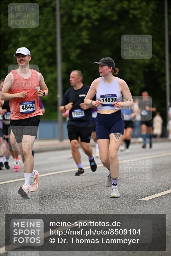 29.06.2025 - hella hamburg halbmarathon Dr. Thomas Lammeyer http://msf.ph/oto/8509104 29.06.2025 10:31:02 Kennedybrücke 1300, 1481, 2306, 2775, 3617, 4267, 4268, 4315, 4358, 4844, 5494, 6159, 6625, 6905, 7929, 8281, 8306, 8674, 8942, 9811, 10077, 10104, 11110, 11256 meine-sportfotos.de