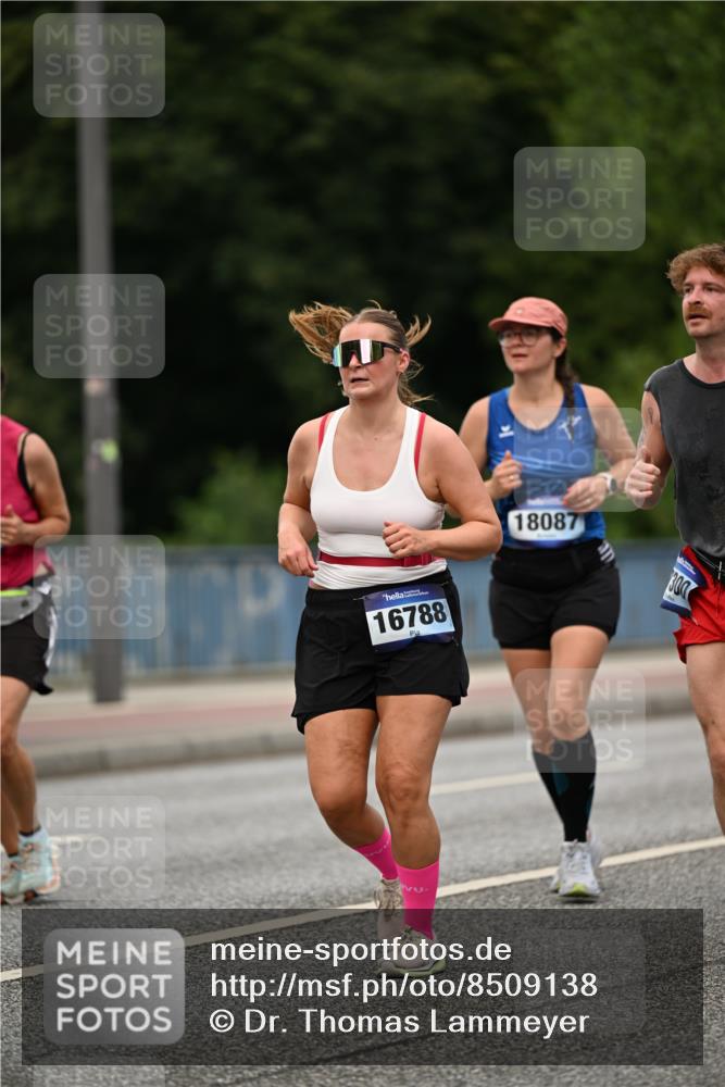 29.06.2025 - hella hamburg halbmarathon Dr. Thomas Lammeyer http://msf.ph/oto/8509138 29.06.2025 10:31:12 Kennedybrücke 1300, 1481, 2306, 2775, 3389, 4844, 6625, 6905, 7929, 8306, 8674, 9688, 10077, 10158, 11256 meine-sportfotos.de