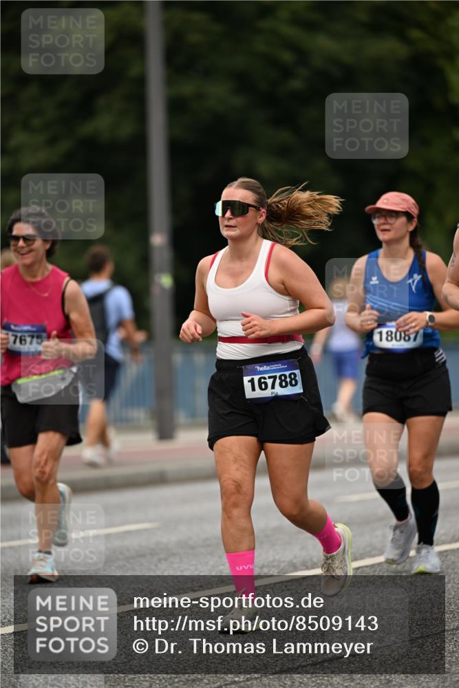 29.06.2025 - hella hamburg halbmarathon Dr. Thomas Lammeyer http://msf.ph/oto/8509143 29.06.2025 10:31:12 Kennedybrücke 1300, 1481, 2306, 2775, 3389, 4844, 6625, 6905, 7929, 8306, 8674, 9688, 10077, 10158, 11256 meine-sportfotos.de