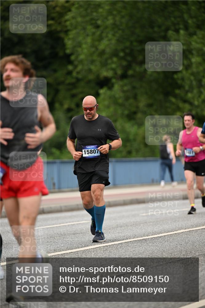 29.06.2025 - hella hamburg halbmarathon Dr. Thomas Lammeyer http://msf.ph/oto/8509150 29.06.2025 10:31:13 Kennedybrücke 1300, 1481, 2306, 2775, 3389, 4844, 6625, 6905, 7929, 8674, 9688, 10077, 10158, 11256 meine-sportfotos.de