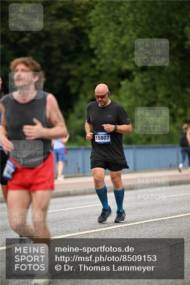 29.06.2025 - hella hamburg halbmarathon Dr. Thomas Lammeyer http://msf.ph/oto/8509153 29.06.2025 10:31:13 Kennedybrücke 1300, 1481, 2306, 2775, 3389, 4844, 6625, 6905, 7929, 8674, 9688, 10077, 10158, 11256 meine-sportfotos.de