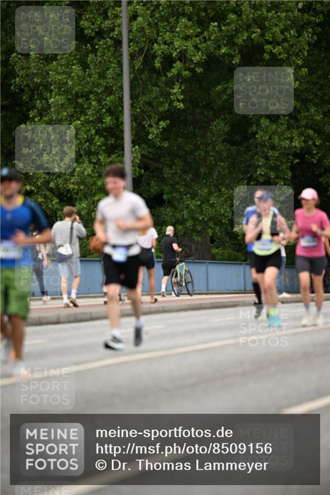 29.06.2025 - hella hamburg halbmarathon Dr. Thomas Lammeyer http://msf.ph/oto/8509156 29.06.2025 10:31:14 Kennedybrücke 1300, 1481, 2306, 2775, 3389, 4844, 6625, 6905, 7929, 8674, 9688, 10077, 10158, 11256 meine-sportfotos.de