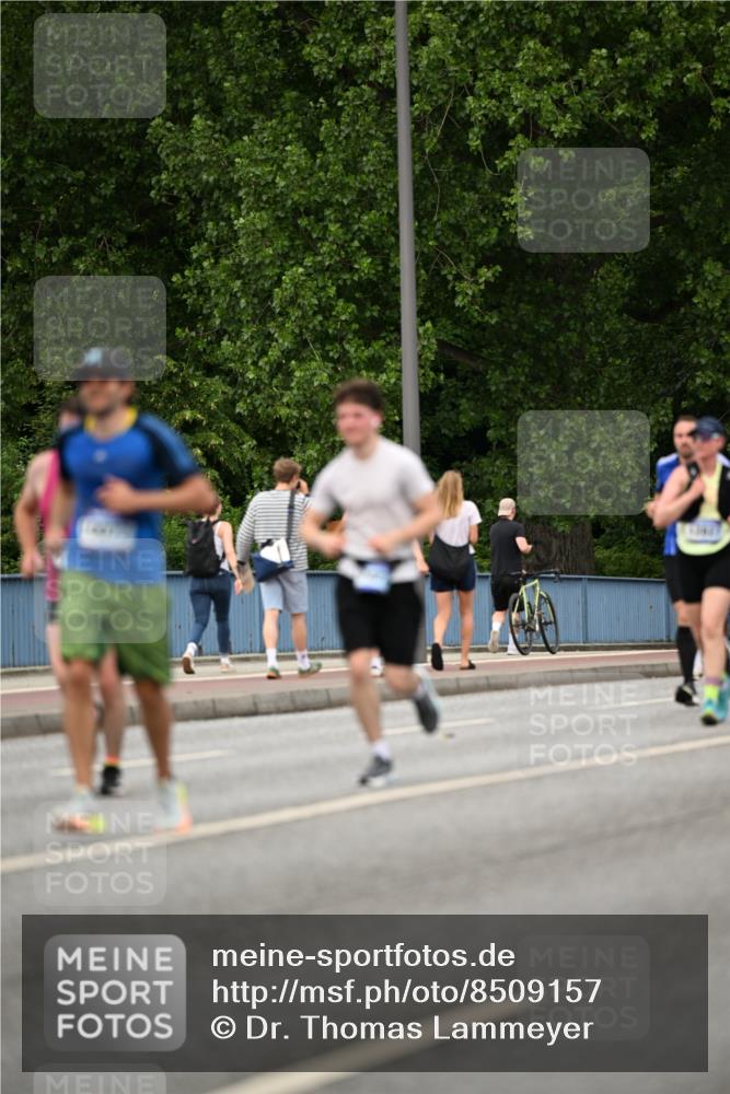 29.06.2025 - hella hamburg halbmarathon Dr. Thomas Lammeyer http://msf.ph/oto/8509157 29.06.2025 10:31:14 Kennedybrücke 1300, 1481, 2306, 2775, 3389, 4844, 6625, 6905, 7929, 8674, 9688, 10077, 10158, 11256 meine-sportfotos.de