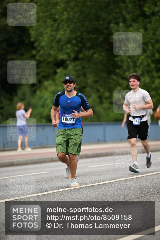 29.06.2025 - hella hamburg halbmarathon Dr. Thomas Lammeyer http://msf.ph/oto/8509158 29.06.2025 10:31:15 Kennedybrücke 1481, 2045, 2306, 2775, 3389, 4844, 6214, 6625, 6905, 7929, 9688, 10077, 10158, 11256 meine-sportfotos.de
