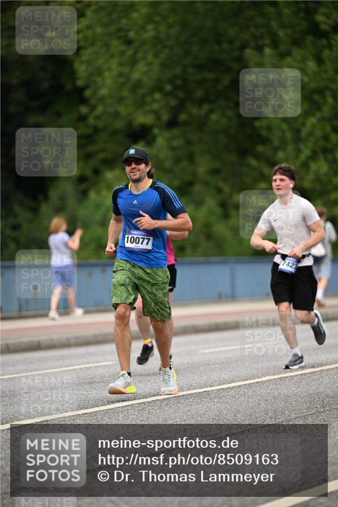 29.06.2025 - hella hamburg halbmarathon Dr. Thomas Lammeyer http://msf.ph/oto/8509163 29.06.2025 10:31:15 Kennedybrücke 1481, 2045, 2306, 2775, 3389, 4844, 6214, 6625, 6905, 7929, 9688, 10077, 10158, 11256 meine-sportfotos.de