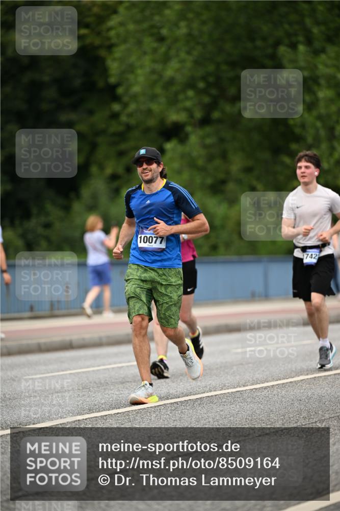 29.06.2025 - hella hamburg halbmarathon Dr. Thomas Lammeyer http://msf.ph/oto/8509164 29.06.2025 10:31:15 Kennedybrücke 1481, 2045, 2306, 2775, 3389, 4844, 6214, 6625, 6905, 7929, 9688, 10077, 10158, 11256 meine-sportfotos.de