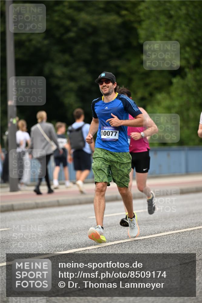 29.06.2025 - hella hamburg halbmarathon Dr. Thomas Lammeyer http://msf.ph/oto/8509174 29.06.2025 10:31:16 Kennedybrücke 1481, 2045, 2306, 2775, 3389, 4844, 6214, 6625, 6905, 7929, 9688, 10077, 10158, 11256 meine-sportfotos.de