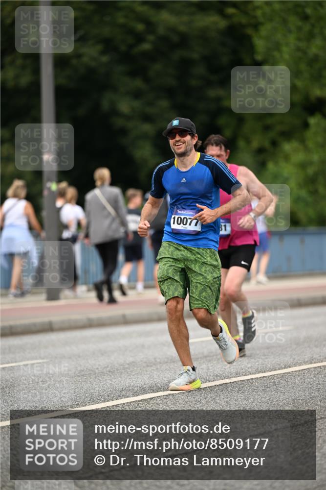 29.06.2025 - hella hamburg halbmarathon Dr. Thomas Lammeyer http://msf.ph/oto/8509177 29.06.2025 10:31:16 Kennedybrücke 1481, 2045, 2306, 2775, 3389, 4844, 6214, 6625, 6905, 7929, 9688, 10077, 10158, 11256 meine-sportfotos.de