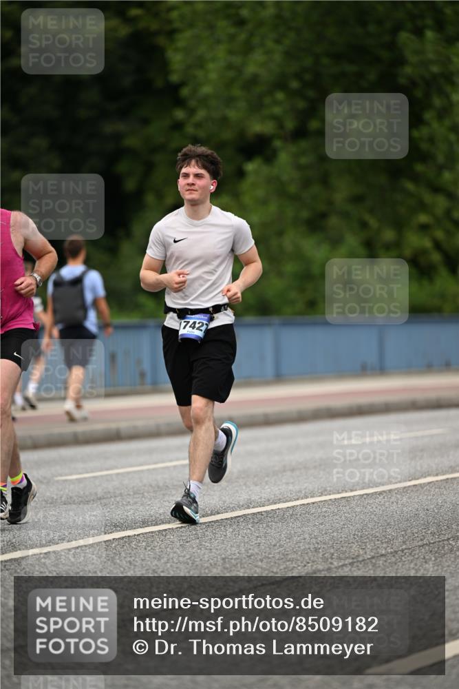 29.06.2025 - hella hamburg halbmarathon Dr. Thomas Lammeyer http://msf.ph/oto/8509182 29.06.2025 10:31:17 Kennedybrücke 1481, 2045, 2306, 2775, 3389, 4507, 4844, 6214, 6625, 6905, 7929, 9688, 10077, 10158, 11256 meine-sportfotos.de