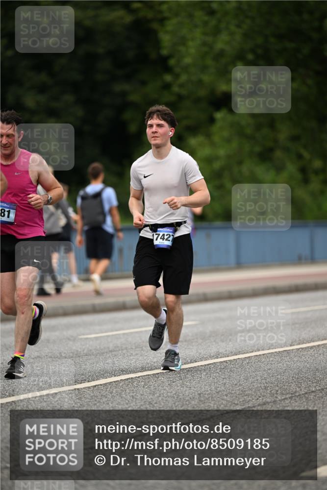 29.06.2025 - hella hamburg halbmarathon Dr. Thomas Lammeyer http://msf.ph/oto/8509185 29.06.2025 10:31:17 Kennedybrücke 1481, 2045, 2306, 2775, 3389, 4507, 4844, 6214, 6625, 6905, 7929, 9688, 10077, 10158, 11256 meine-sportfotos.de