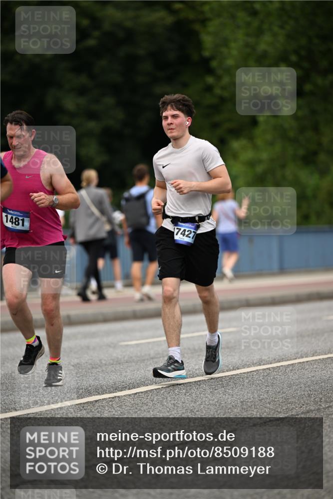 29.06.2025 - hella hamburg halbmarathon Dr. Thomas Lammeyer http://msf.ph/oto/8509188 29.06.2025 10:31:17 Kennedybrücke 1481, 2045, 2306, 2775, 3389, 4507, 4844, 6214, 6625, 6905, 7929, 9688, 10077, 10158, 11256 meine-sportfotos.de