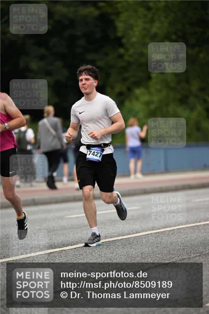 29.06.2025 - hella hamburg halbmarathon Dr. Thomas Lammeyer http://msf.ph/oto/8509189 29.06.2025 10:31:17 Kennedybrücke 1481, 2045, 2306, 2775, 3389, 4507, 4844, 6214, 6625, 6905, 7929, 9688, 10077, 10158, 11256 meine-sportfotos.de