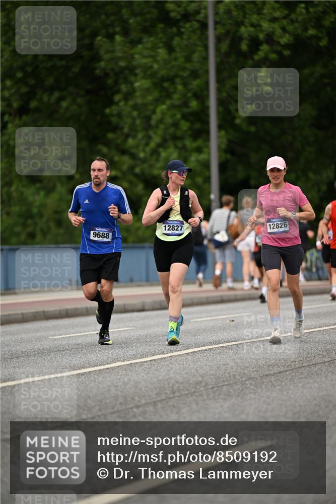 29.06.2025 - hella hamburg halbmarathon Dr. Thomas Lammeyer http://msf.ph/oto/8509192 29.06.2025 10:31:18 Kennedybrücke 1481, 2045, 2306, 2775, 3389, 4507, 4509, 6214, 6625, 6905, 7929, 9688, 10077, 10158, 11256 meine-sportfotos.de