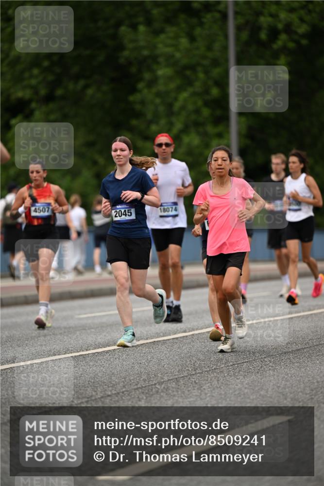 29.06.2025 - hella hamburg halbmarathon Dr. Thomas Lammeyer http://msf.ph/oto/8509241 29.06.2025 10:31:28 Kennedybrücke 1481, 2045, 2643, 3389, 4507, 4509, 5177, 5495, 6214, 7314, 7978, 8085, 9688, 10077, 10158, 10205 meine-sportfotos.de