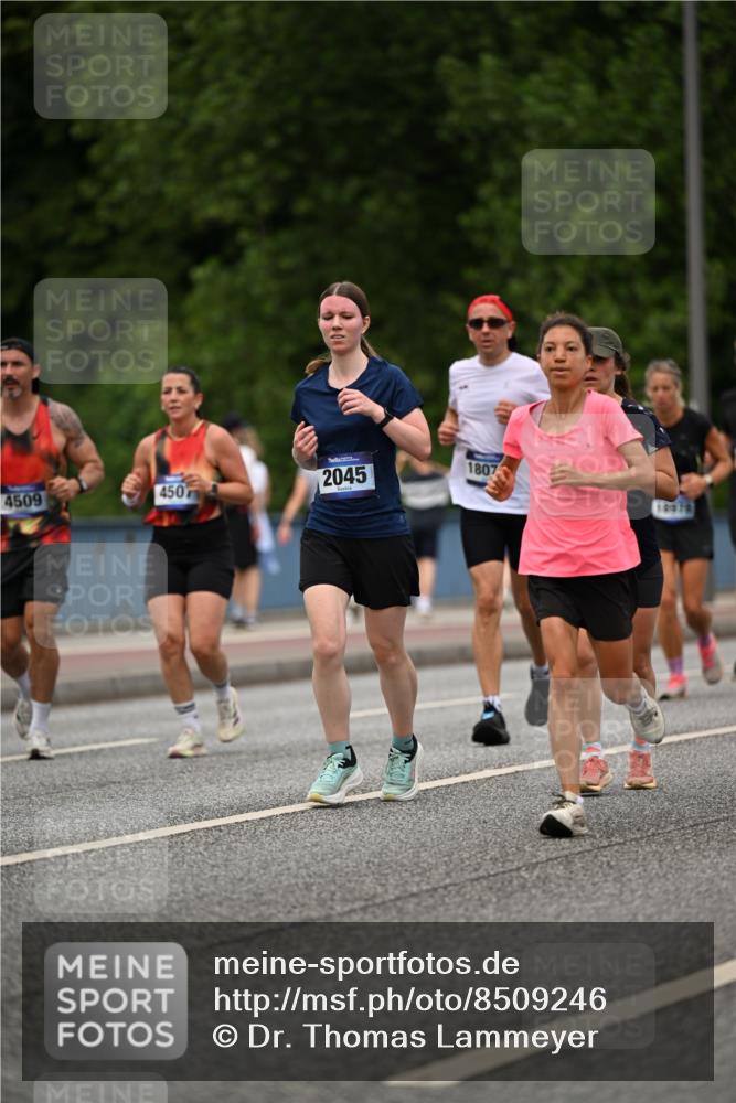 29.06.2025 - hella hamburg halbmarathon Dr. Thomas Lammeyer http://msf.ph/oto/8509246 29.06.2025 10:31:29 Kennedybrücke 1481, 2045, 2643, 3389, 4507, 4509, 5177, 5495, 6214, 7314, 7978, 8085, 8215, 9688, 10077, 10158, 10205 meine-sportfotos.de