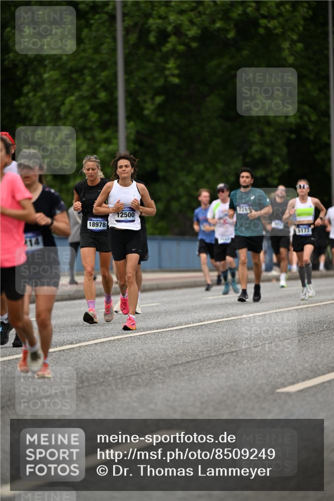 29.06.2025 - hella hamburg halbmarathon Dr. Thomas Lammeyer http://msf.ph/oto/8509249 29.06.2025 10:31:29 Kennedybrücke 1481, 2045, 2643, 3389, 4507, 4509, 5177, 5495, 6214, 7314, 7978, 8085, 8215, 9688, 10077, 10158, 10205 meine-sportfotos.de