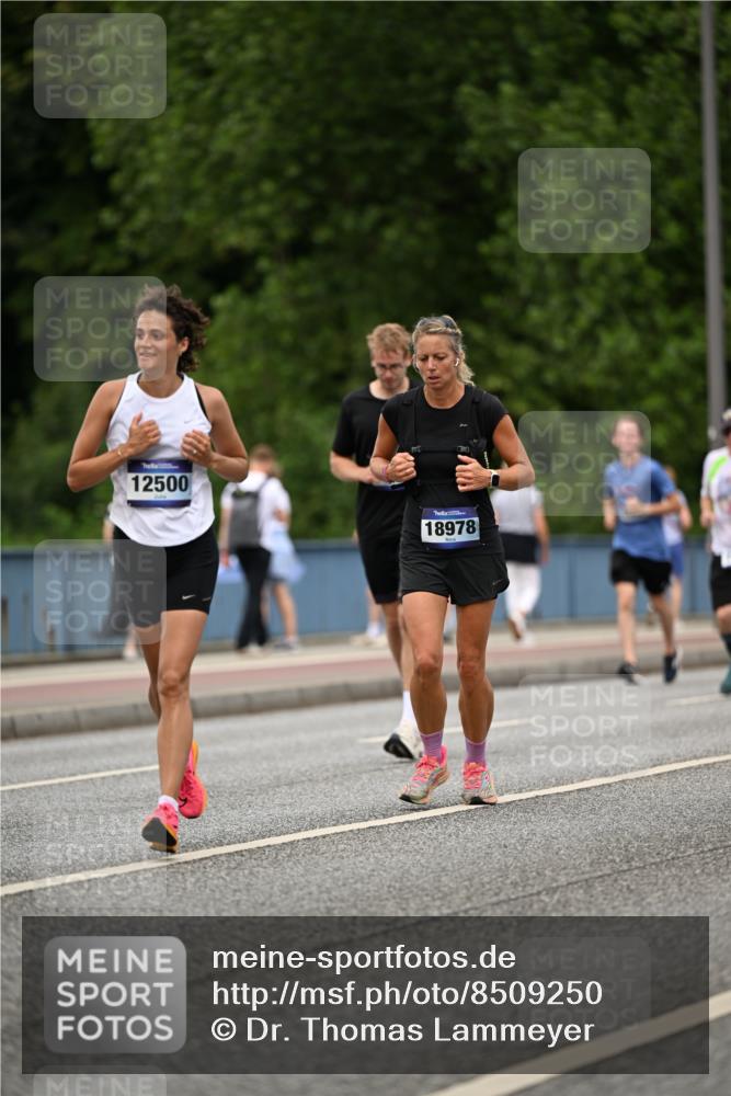 29.06.2025 - hella hamburg halbmarathon Dr. Thomas Lammeyer http://msf.ph/oto/8509250 29.06.2025 10:31:32 Kennedybrücke 2045, 2643, 3389, 4507, 4509, 5177, 5495, 6214, 7314, 7944, 7978, 8085, 8215, 9688, 10158, 10205 meine-sportfotos.de