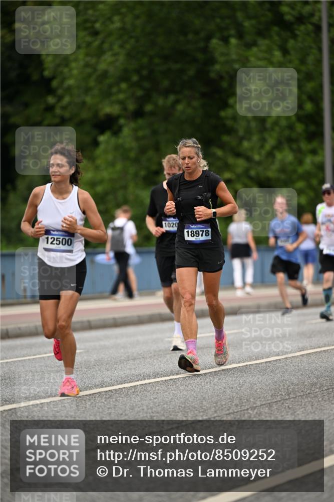 29.06.2025 - hella hamburg halbmarathon Dr. Thomas Lammeyer http://msf.ph/oto/8509252 29.06.2025 10:31:32 Kennedybrücke 2045, 2643, 3389, 4507, 4509, 5177, 5495, 6214, 7314, 7944, 7978, 8085, 8215, 9688, 10158, 10205 meine-sportfotos.de