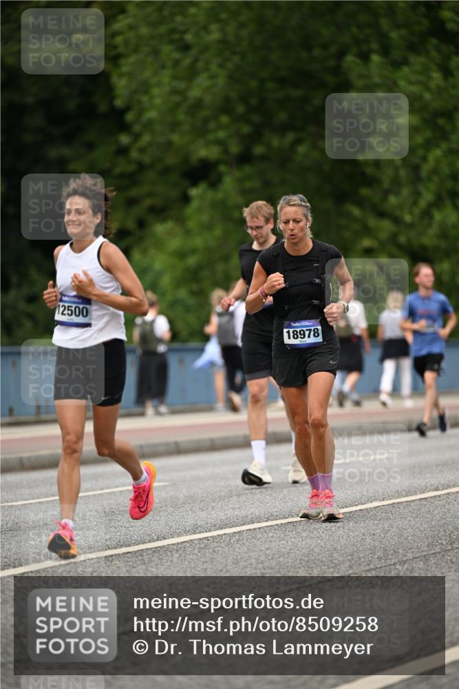 29.06.2025 - hella hamburg halbmarathon Dr. Thomas Lammeyer http://msf.ph/oto/8509258 29.06.2025 10:31:33 Kennedybrücke 2045, 2643, 3389, 4507, 4509, 5177, 5369, 5495, 6214, 7314, 7944, 7978, 8085, 8215, 9688, 10158, 10205 meine-sportfotos.de