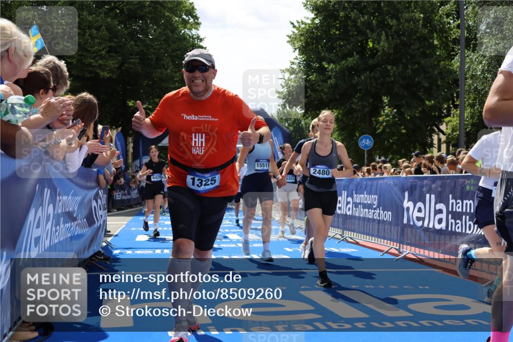 29.06.2025 - hella hamburg halbmarathon Strokosch-Dieckow http://msf.ph/oto/8509260 29.06.2025 11:41:28 Ziel 1325, 1475, 1730, 1787, 2480, 2643, 3716, 3841, 4982, 5067, 5540, 5753, 6428, 7239, 7386, 8233, 8567, 8635, 8937, 10464, 10939, 11463, 11734, 13369, 14050, 14403, 14882, 15418, 15511, 15754, 16303, 16469, 16901, 18317, 18319, 18912, 19086 meine-sportfotos.de