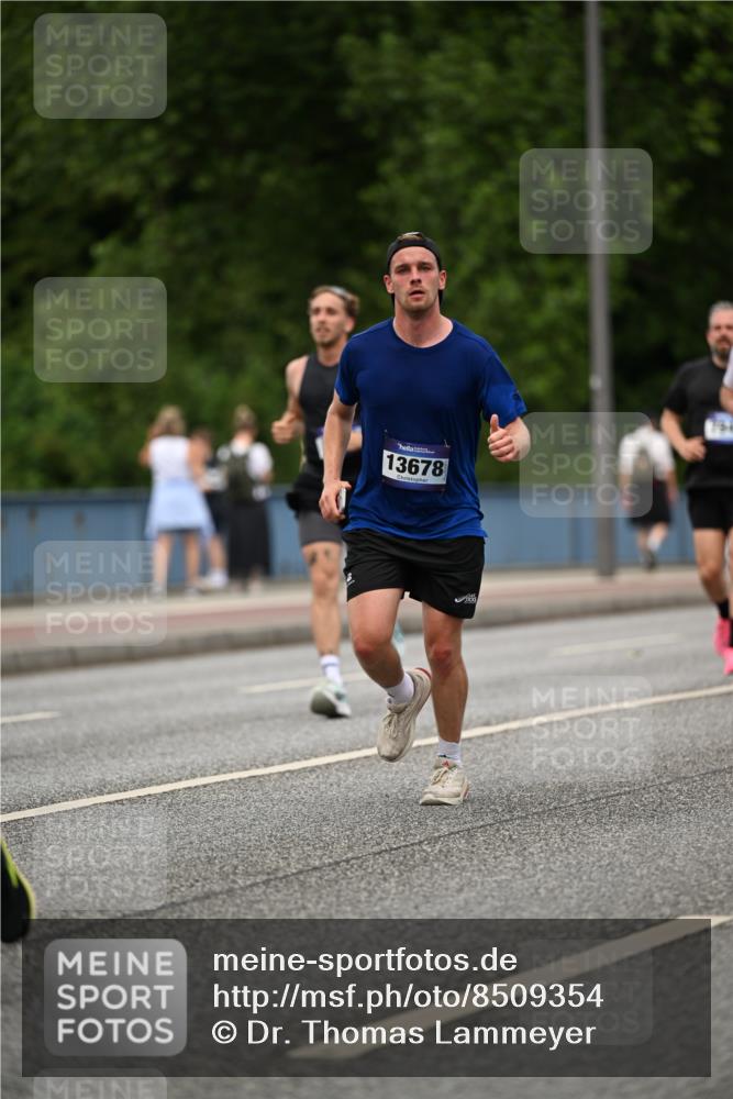 29.06.2025 - hella hamburg halbmarathon Dr. Thomas Lammeyer http://msf.ph/oto/8509354 29.06.2025 10:31:43 Kennedybrücke 1793, 2045, 2080, 2643, 4507, 4509, 5177, 5369, 5495, 5825, 6214, 7234, 7314, 7944, 7978, 8085, 8215, 9567, 10205 meine-sportfotos.de