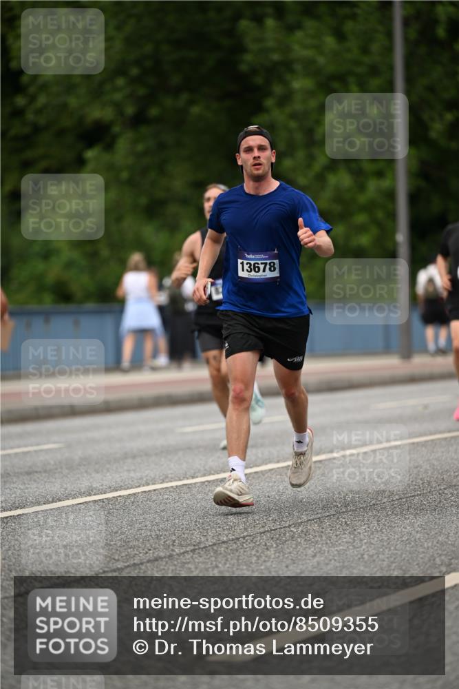 29.06.2025 - hella hamburg halbmarathon Dr. Thomas Lammeyer http://msf.ph/oto/8509355 29.06.2025 10:31:43 Kennedybrücke 1793, 2045, 2080, 2643, 4507, 4509, 5177, 5369, 5495, 5825, 6214, 7234, 7314, 7944, 7978, 8085, 8215, 9567, 10205 meine-sportfotos.de