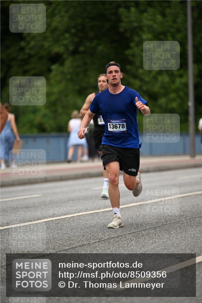 29.06.2025 - hella hamburg halbmarathon Dr. Thomas Lammeyer http://msf.ph/oto/8509356 29.06.2025 10:31:43 Kennedybrücke 1793, 2045, 2080, 2643, 4507, 4509, 5177, 5369, 5495, 5825, 6214, 7234, 7314, 7944, 7978, 8085, 8215, 9567, 10205 meine-sportfotos.de