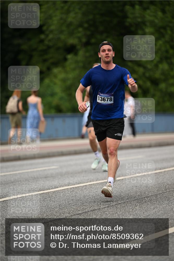 29.06.2025 - hella hamburg halbmarathon Dr. Thomas Lammeyer http://msf.ph/oto/8509362 29.06.2025 10:31:43 Kennedybrücke 1793, 2045, 2080, 2643, 4507, 4509, 5177, 5369, 5495, 5825, 6214, 7234, 7314, 7944, 7978, 8085, 8215, 9567, 10205 meine-sportfotos.de