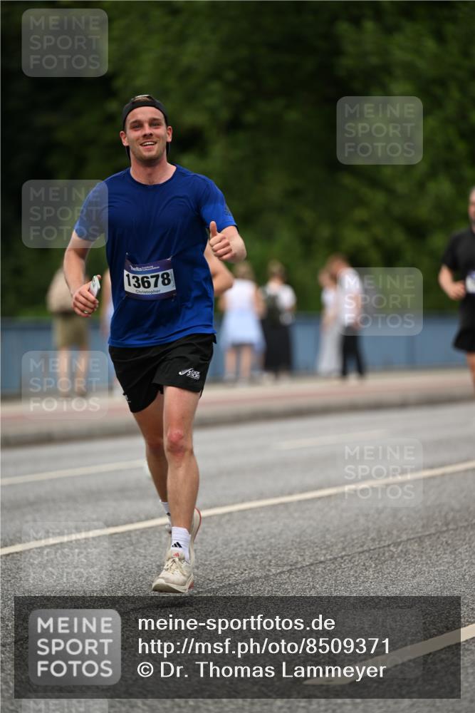 29.06.2025 - hella hamburg halbmarathon Dr. Thomas Lammeyer http://msf.ph/oto/8509371 29.06.2025 10:31:44 Kennedybrücke 1793, 2045, 2080, 2643, 4507, 4509, 5177, 5369, 5495, 5825, 6214, 7234, 7314, 7944, 7978, 8085, 8215, 9567, 10205 meine-sportfotos.de
