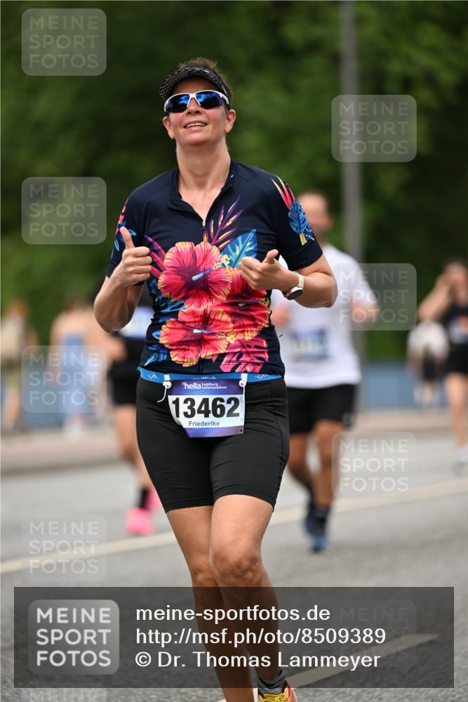 29.06.2025 - hella hamburg halbmarathon Dr. Thomas Lammeyer http://msf.ph/oto/8509389 29.06.2025 10:31:46 Kennedybrücke 1148, 1793, 2080, 2643, 4372, 4507, 4509, 5177, 5369, 5495, 5825, 7234, 7314, 7944, 7978, 8085, 8215, 8327, 9567, 10205 meine-sportfotos.de