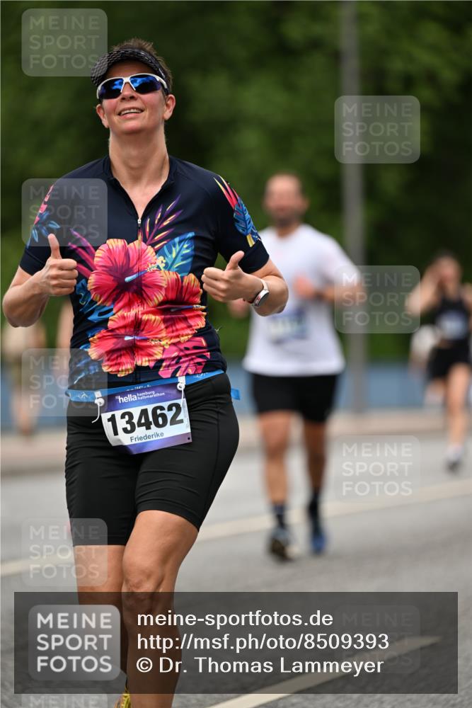 29.06.2025 - hella hamburg halbmarathon Dr. Thomas Lammeyer http://msf.ph/oto/8509393 29.06.2025 10:31:46 Kennedybrücke 1148, 1793, 2080, 2643, 4372, 4507, 4509, 5177, 5369, 5495, 5825, 7234, 7314, 7944, 7978, 8085, 8215, 8327, 9567, 10205 meine-sportfotos.de