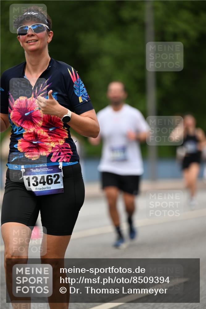 29.06.2025 - hella hamburg halbmarathon Dr. Thomas Lammeyer http://msf.ph/oto/8509394 29.06.2025 10:31:46 Kennedybrücke 1148, 1793, 2080, 2643, 4372, 4507, 4509, 5177, 5369, 5495, 5825, 7234, 7314, 7944, 7978, 8085, 8215, 8327, 9567, 10205 meine-sportfotos.de