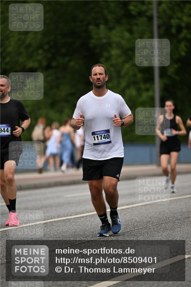 29.06.2025 - hella hamburg halbmarathon Dr. Thomas Lammeyer http://msf.ph/oto/8509401 29.06.2025 10:31:47 Kennedybrücke 1148, 1793, 2080, 2643, 4372, 4507, 4509, 5177, 5369, 5495, 5825, 7234, 7314, 7944, 7978, 8085, 8215, 8327, 9567, 10205 meine-sportfotos.de
