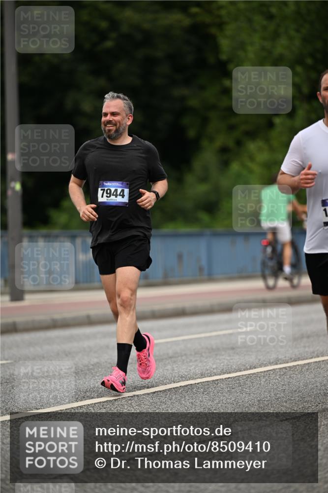 29.06.2025 - hella hamburg halbmarathon Dr. Thomas Lammeyer http://msf.ph/oto/8509410 29.06.2025 10:31:48 Kennedybrücke 1148, 1793, 2080, 2643, 4372, 4509, 5177, 5369, 5495, 5825, 7234, 7314, 7944, 7978, 8085, 8215, 8327, 9567, 10205 meine-sportfotos.de