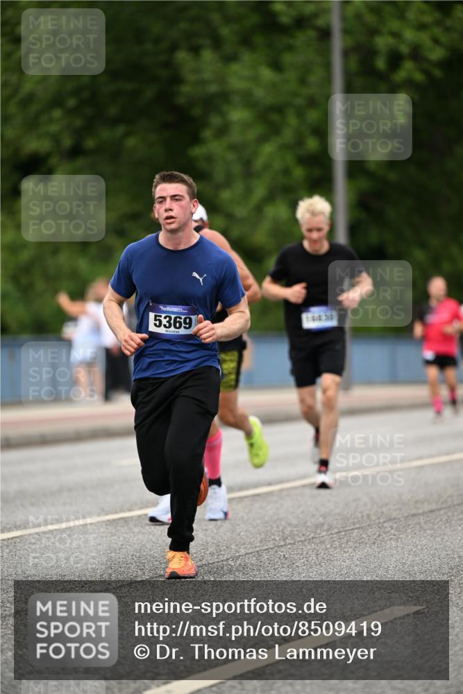 29.06.2025 - hella hamburg halbmarathon Dr. Thomas Lammeyer http://msf.ph/oto/8509419 29.06.2025 10:31:49 Kennedybrücke 1148, 1793, 2080, 2643, 4372, 5177, 5369, 5495, 5825, 7234, 7314, 7944, 7978, 8085, 8215, 8327, 9567, 10205 meine-sportfotos.de
