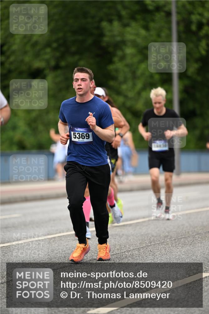 29.06.2025 - hella hamburg halbmarathon Dr. Thomas Lammeyer http://msf.ph/oto/8509420 29.06.2025 10:31:49 Kennedybrücke 1148, 1793, 2080, 2643, 4372, 5177, 5369, 5495, 5825, 7234, 7314, 7944, 7978, 8085, 8215, 8327, 9567, 10205 meine-sportfotos.de
