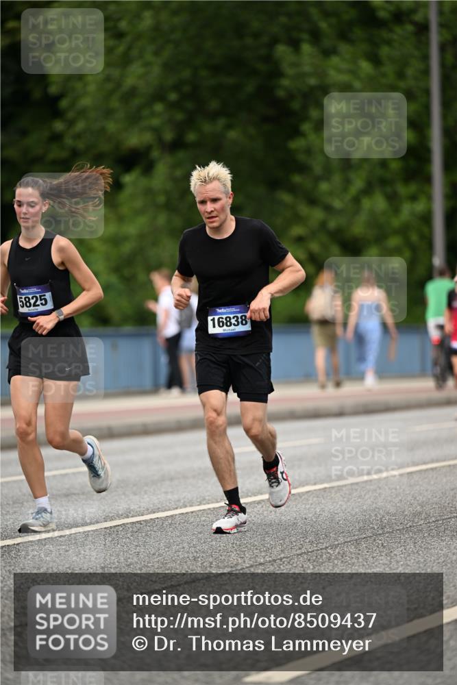 29.06.2025 - hella hamburg halbmarathon Dr. Thomas Lammeyer http://msf.ph/oto/8509437 29.06.2025 10:31:51 Kennedybrücke 1148, 1793, 2080, 2643, 4372, 5369, 5495, 5825, 5903, 7234, 7314, 7944, 7978, 8085, 8215, 8327, 9567, 10205 meine-sportfotos.de