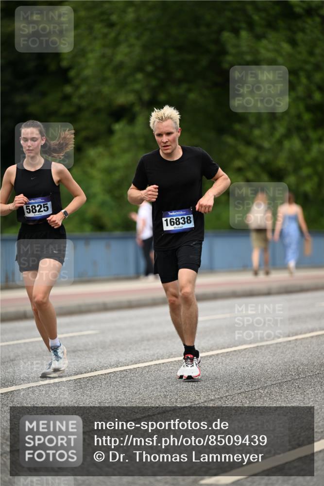 29.06.2025 - hella hamburg halbmarathon Dr. Thomas Lammeyer http://msf.ph/oto/8509439 29.06.2025 10:31:51 Kennedybrücke 1148, 1793, 2080, 2643, 4372, 5369, 5495, 5825, 5903, 7234, 7314, 7944, 7978, 8085, 8215, 8327, 9567, 10205 meine-sportfotos.de