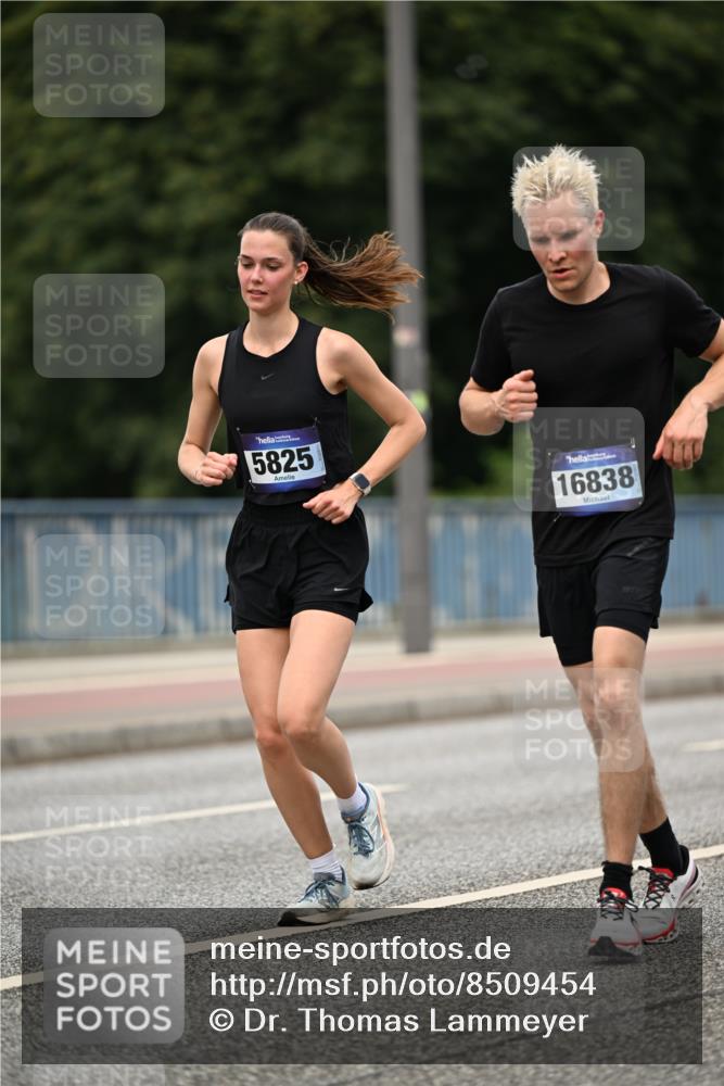29.06.2025 - hella hamburg halbmarathon Dr. Thomas Lammeyer http://msf.ph/oto/8509454 29.06.2025 10:31:53 Kennedybrücke 1148, 1530, 1793, 2080, 2643, 4372, 5369, 5495, 5825, 5903, 7234, 7944, 7978, 8085, 8215, 8327, 9567 meine-sportfotos.de