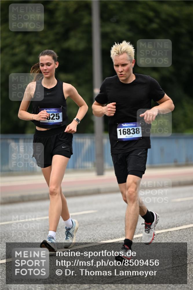 29.06.2025 - hella hamburg halbmarathon Dr. Thomas Lammeyer http://msf.ph/oto/8509456 29.06.2025 10:31:53 Kennedybrücke 1148, 1530, 1793, 2080, 2643, 4372, 5369, 5495, 5825, 5903, 7234, 7944, 7978, 8085, 8215, 8327, 9567 meine-sportfotos.de