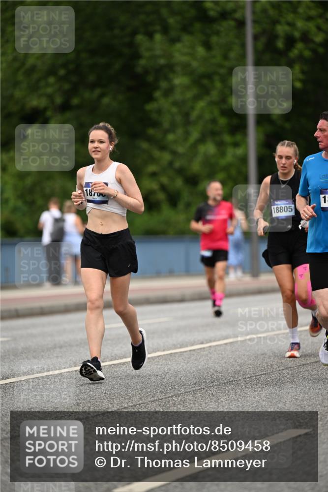 29.06.2025 - hella hamburg halbmarathon Dr. Thomas Lammeyer http://msf.ph/oto/8509458 29.06.2025 10:31:53 Kennedybrücke 1148, 1530, 1793, 2080, 2643, 4372, 5369, 5495, 5825, 5903, 7234, 7944, 7978, 8085, 8215, 8327, 9567 meine-sportfotos.de