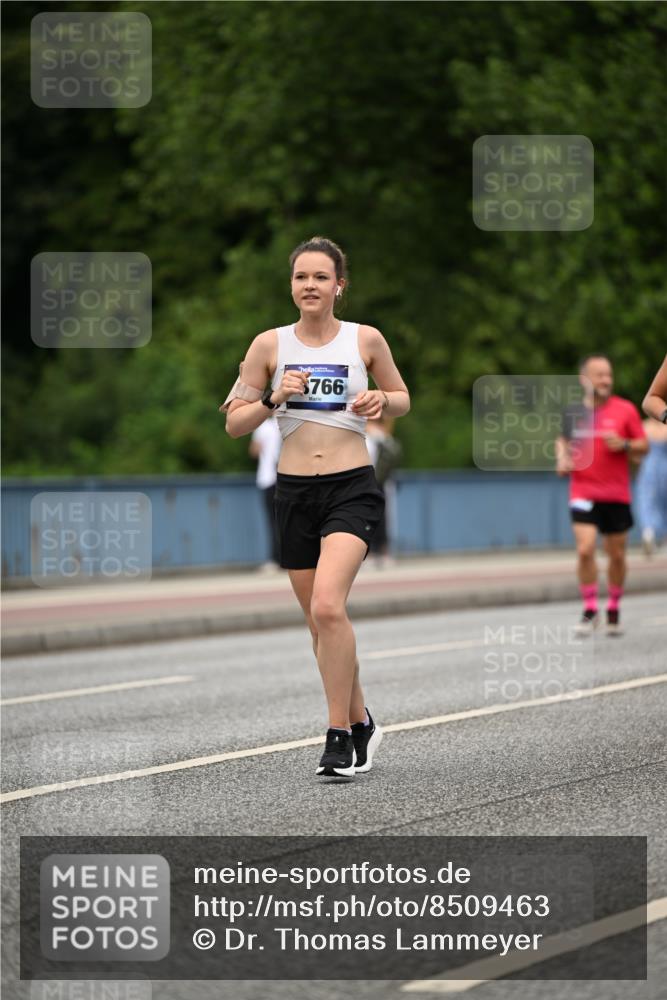 29.06.2025 - hella hamburg halbmarathon Dr. Thomas Lammeyer http://msf.ph/oto/8509463 29.06.2025 10:31:54 Kennedybrücke 1148, 1530, 1793, 2080, 2643, 4372, 5369, 5495, 5825, 5903, 7234, 7944, 7978, 8085, 8215, 8327, 9567 meine-sportfotos.de