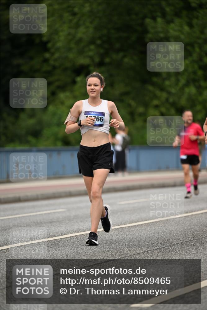 29.06.2025 - hella hamburg halbmarathon Dr. Thomas Lammeyer http://msf.ph/oto/8509465 29.06.2025 10:31:54 Kennedybrücke 1148, 1530, 1793, 2080, 2643, 4372, 5369, 5495, 5825, 5903, 7234, 7944, 7978, 8085, 8215, 8327, 9567 meine-sportfotos.de