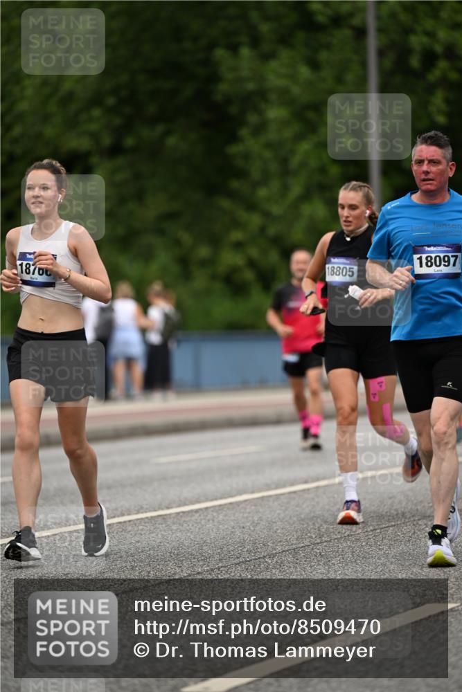 29.06.2025 - hella hamburg halbmarathon Dr. Thomas Lammeyer http://msf.ph/oto/8509470 29.06.2025 10:31:54 Kennedybrücke 1148, 1530, 1793, 2080, 2643, 4372, 5369, 5495, 5825, 5903, 7234, 7944, 7978, 8085, 8215, 8327, 9567 meine-sportfotos.de
