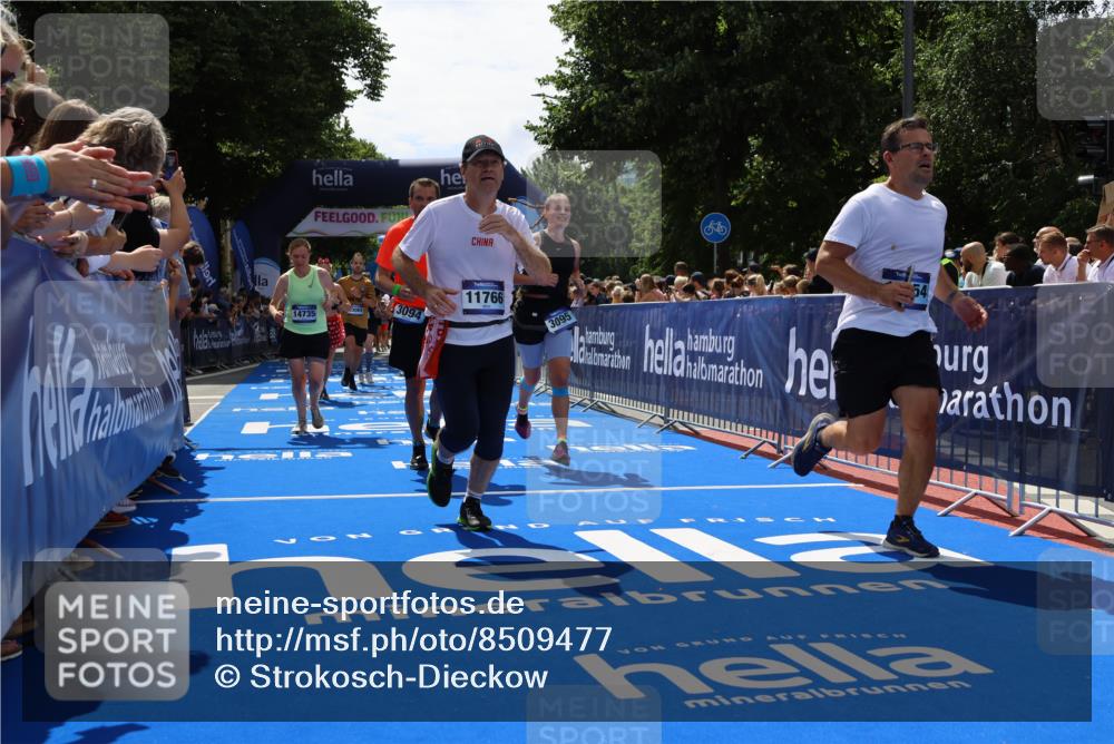 29.06.2025 - hella hamburg halbmarathon Strokosch-Dieckow http://msf.ph/oto/8509477 29.06.2025 11:41:49 Ziel 1791, 3094, 3095, 3288, 3515, 3990, 4119, 4446, 5160, 6920, 8878, 9877, 11209, 11766, 11874, 13069, 13510, 14735, 14871, 15248, 15262, 15285, 15354, 15807, 16710, 17018, 17230, 18502, 18688 meine-sportfotos.de
